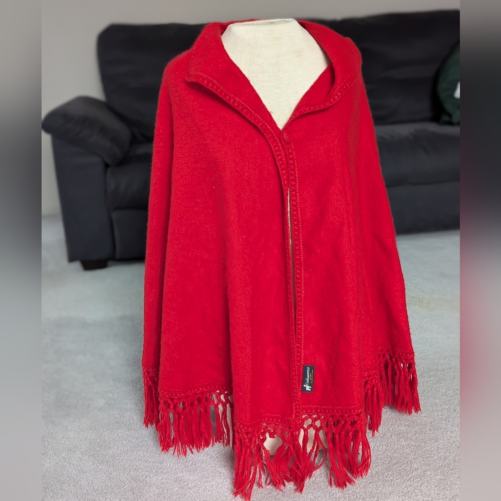Ccahauntico Alpaca Cape with Button Closure And Tassels